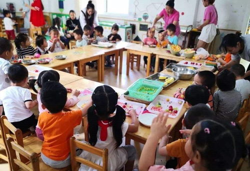 幼儿园老师发 摆拍 水果照片,但孩子说不一样,家长群里炸了